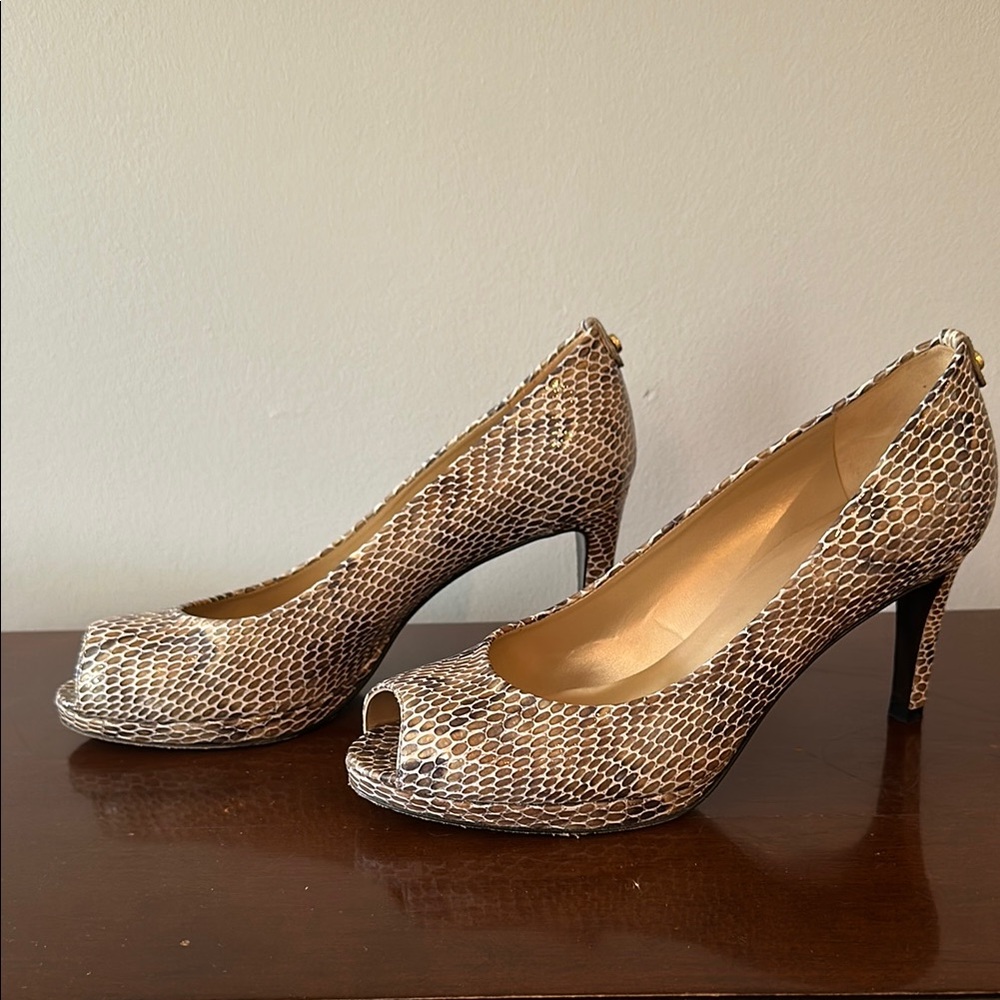 Stuart Weitzman Brown Heels with Textured Pattern